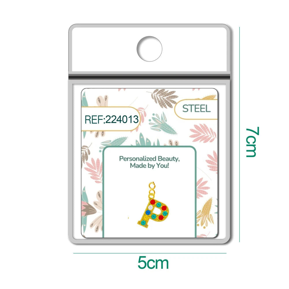 Charm Acero Dorado con Circonita Letra P Multicolor con Cierre detalle