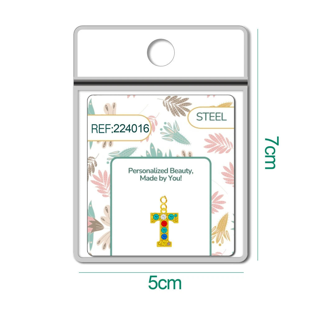 Charm Acero Dorado con Circonita Letra T Multicolor con Cierre detalle