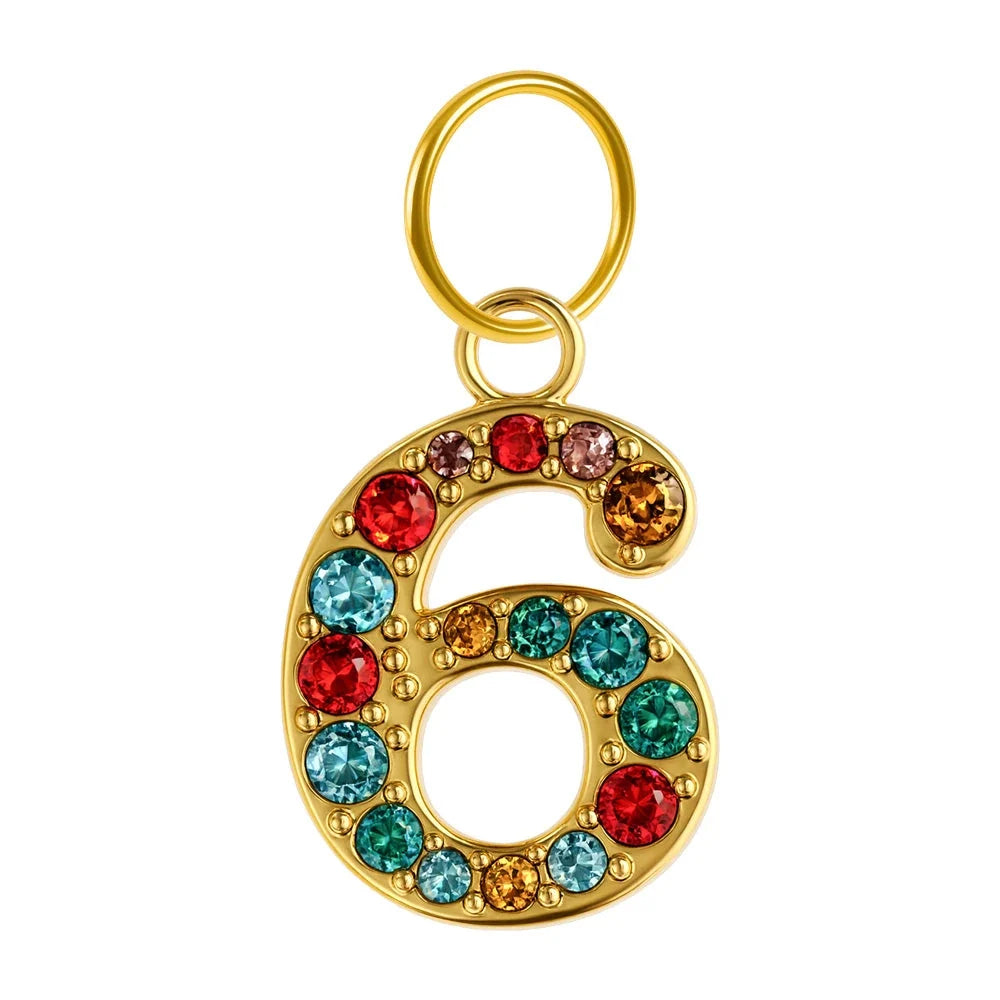 Charm colgante dorado de número 6 con circonitas de colores con aro de acero