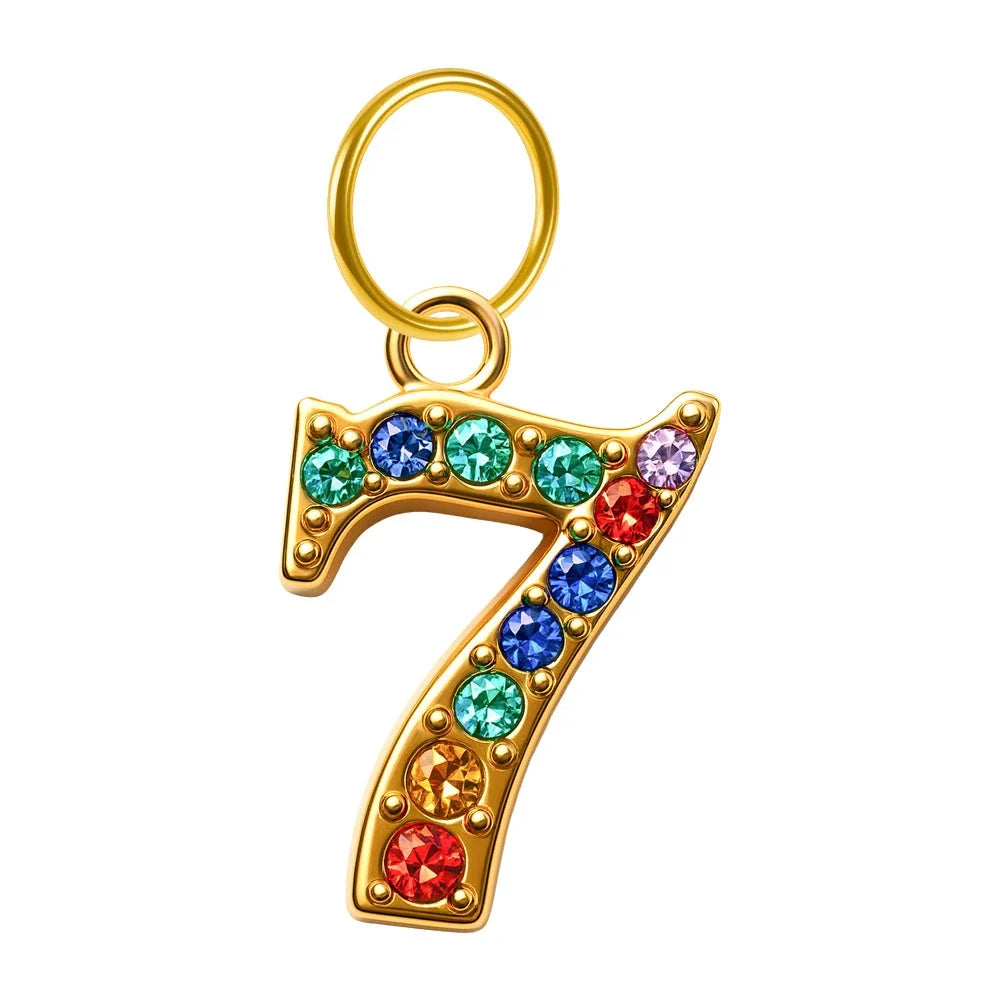 Charm colgante dorado de número 7 con circonitas de colores con aro de acero
