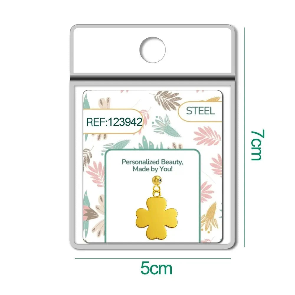 Charm dorado de trébol liso con bola de acero con goma en blíster