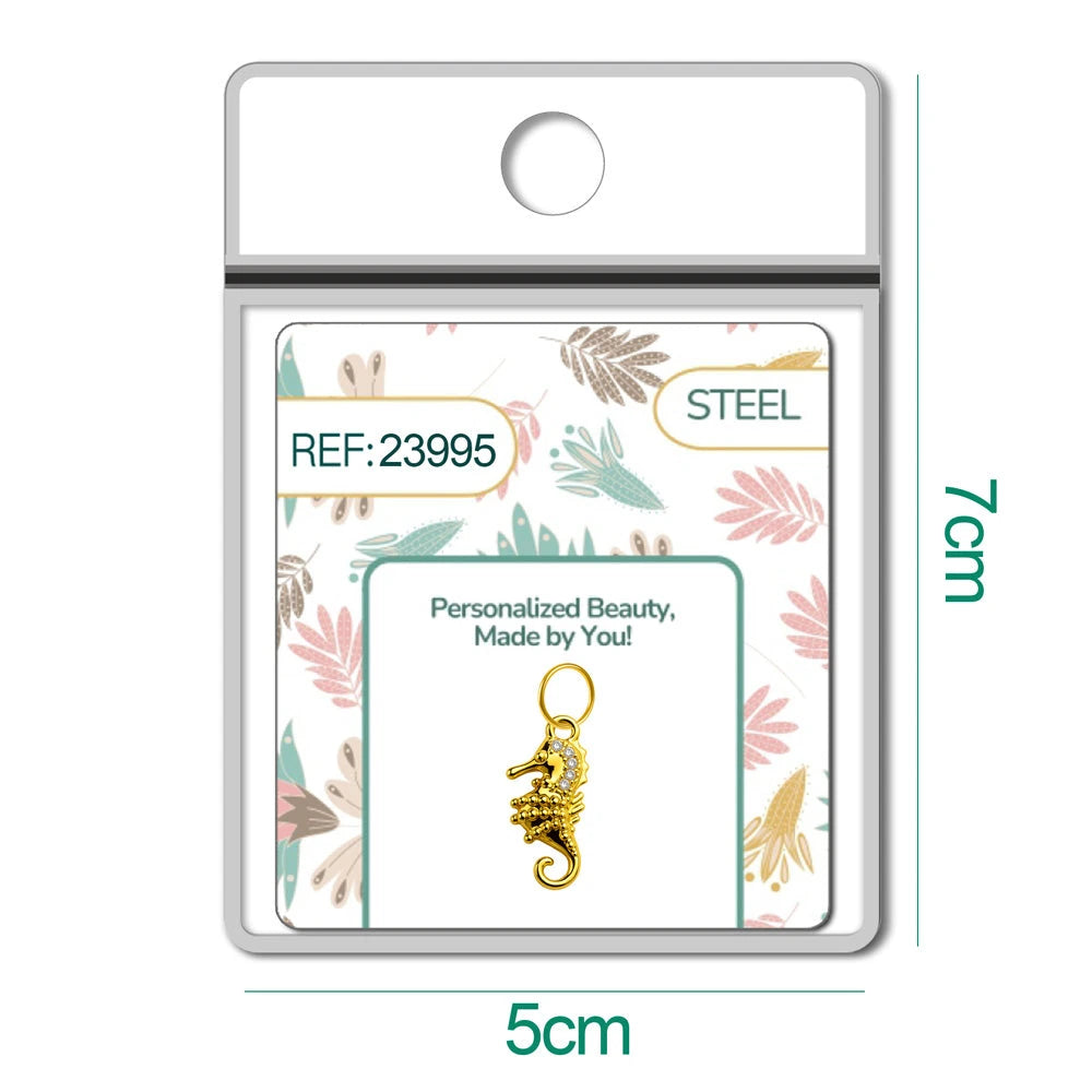 Charm dorado de caballito de mar con circonitas con aro de acero, en blíster