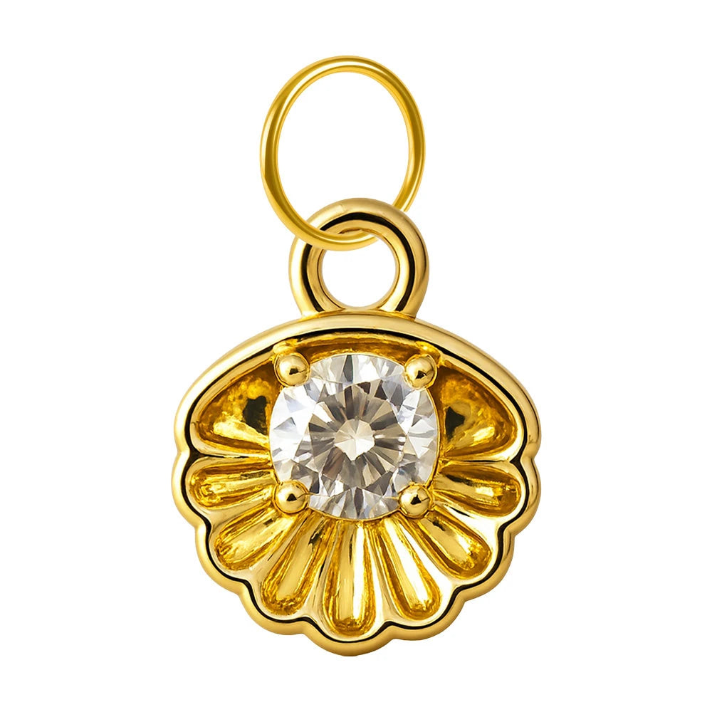 Charm colgante dorado de concha con circonita central y aro de acero