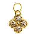 Charm colgante dorado de flor de cuatro pétalos con circonitas y aro de acero