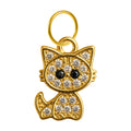 Charm colgante de gato dorado con circonitas y aro de acero