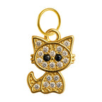 Charm colgante de gato dorado con circonitas y aro de acero