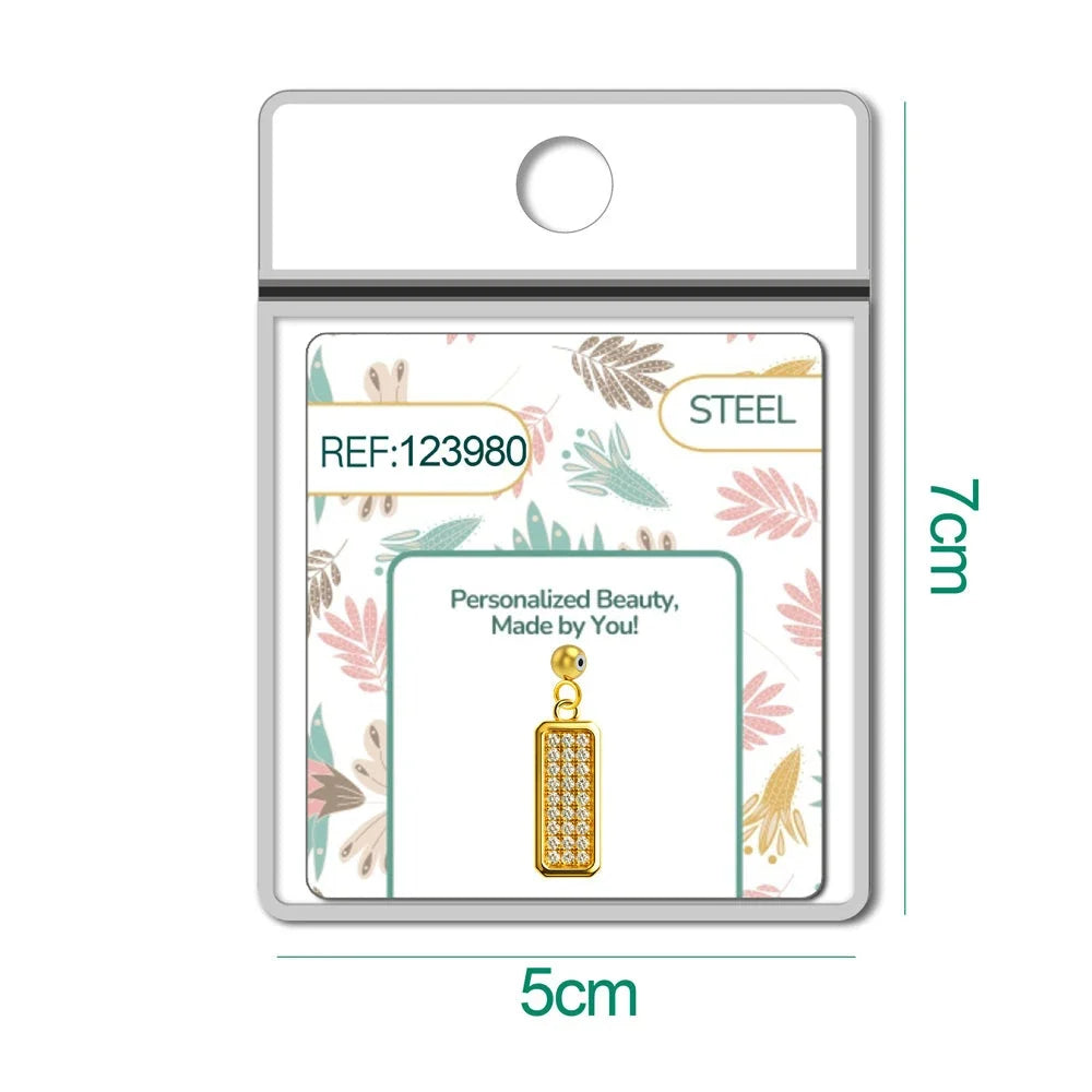 Charm rectangular dorado pavé con circonitas y bola de acero con goma, detalle