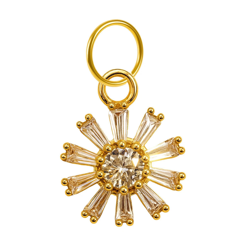 Charm colgante dorado de sol radial con circonitas y aro de acero