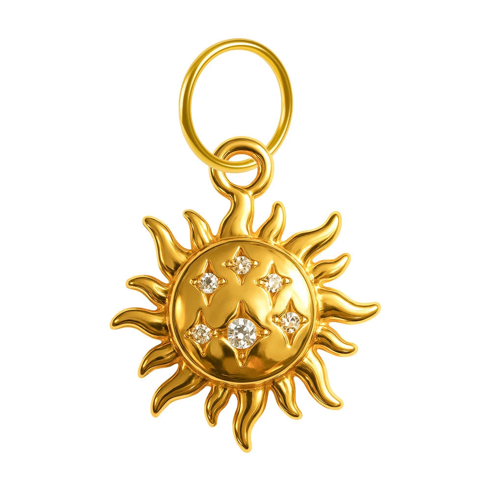Charm colgante dorado de sol con cara y seis circonitas con aro de acero