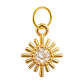 Charm colgante de sol radiante dorado con circonita central y aro de acero