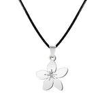 Colgante Flor de Azahar en Acero Plateado con Diseño Floral Elegante