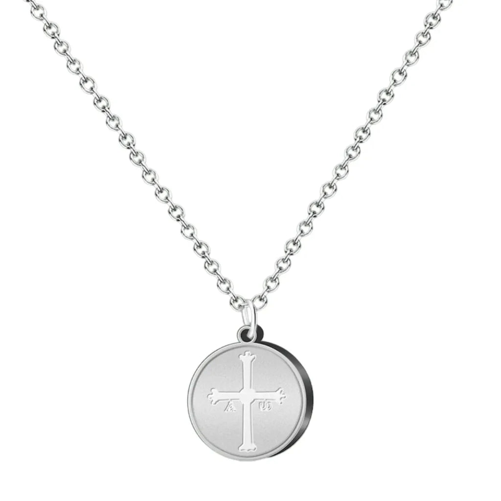 Colgante de acero plateado con medalla redonda y la silueta de la Cruz de la Victoria.