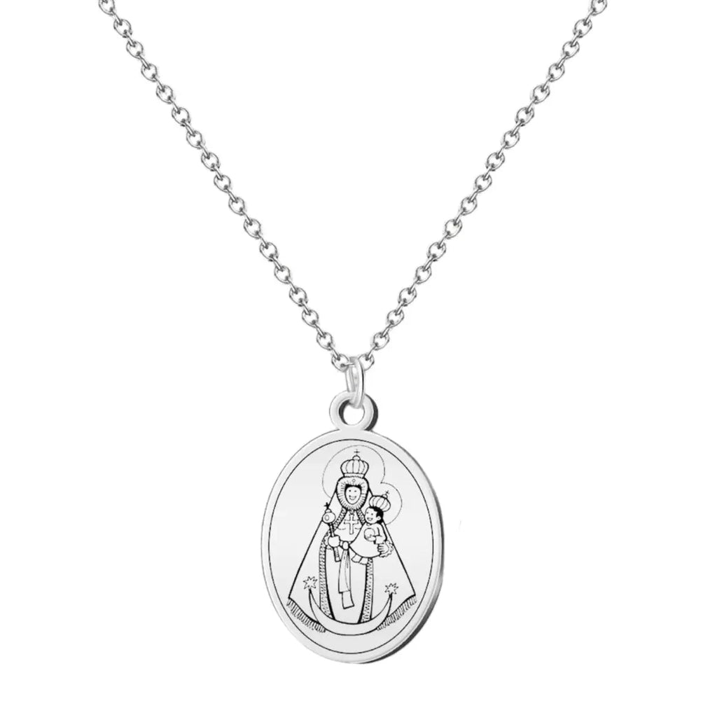 Collar con medalla ovalada de la Virgen de la Fuensanta en acero plateado, grabado trasero