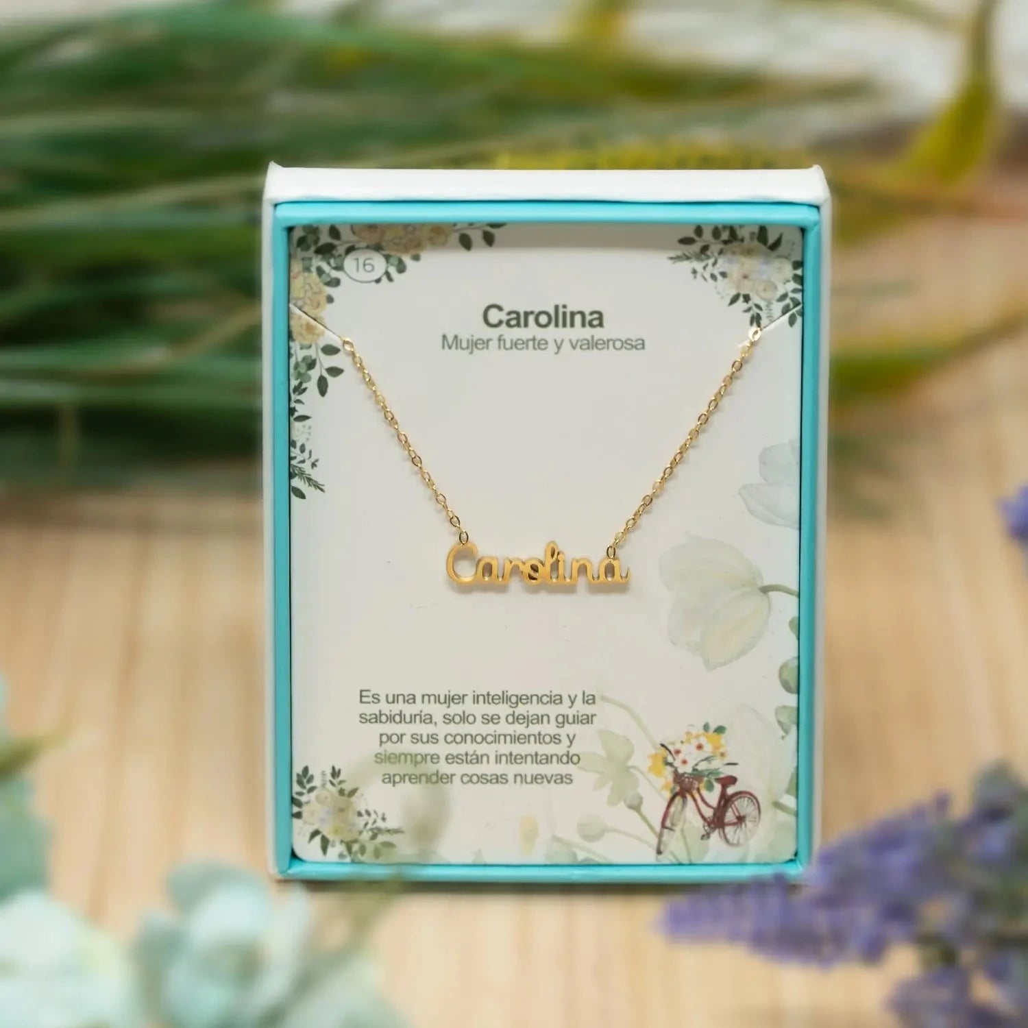 Collar Edición Nombre "carolina" - la Dulce Melodía de la Libertad Bañada en Oro 14K detalle
