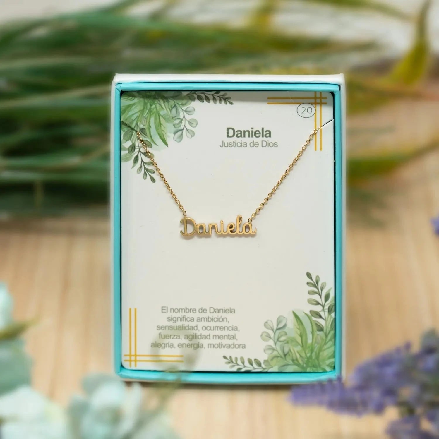 Collar Edición Nombre "daniela" - Confianza Y Justicia Bañada en Oro 14K detalle