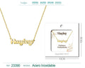 Collar dorado con nombre Hayley escrito en inglés diseño moderno y acabado brillante