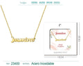 Collar dorado con nombre Jasmine escrito en cursiva diseño floral exótico y acabado brillante