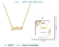 Collar dorado con nombre Julie escrito en cursiva diseño chic internacional y acabado brillante
