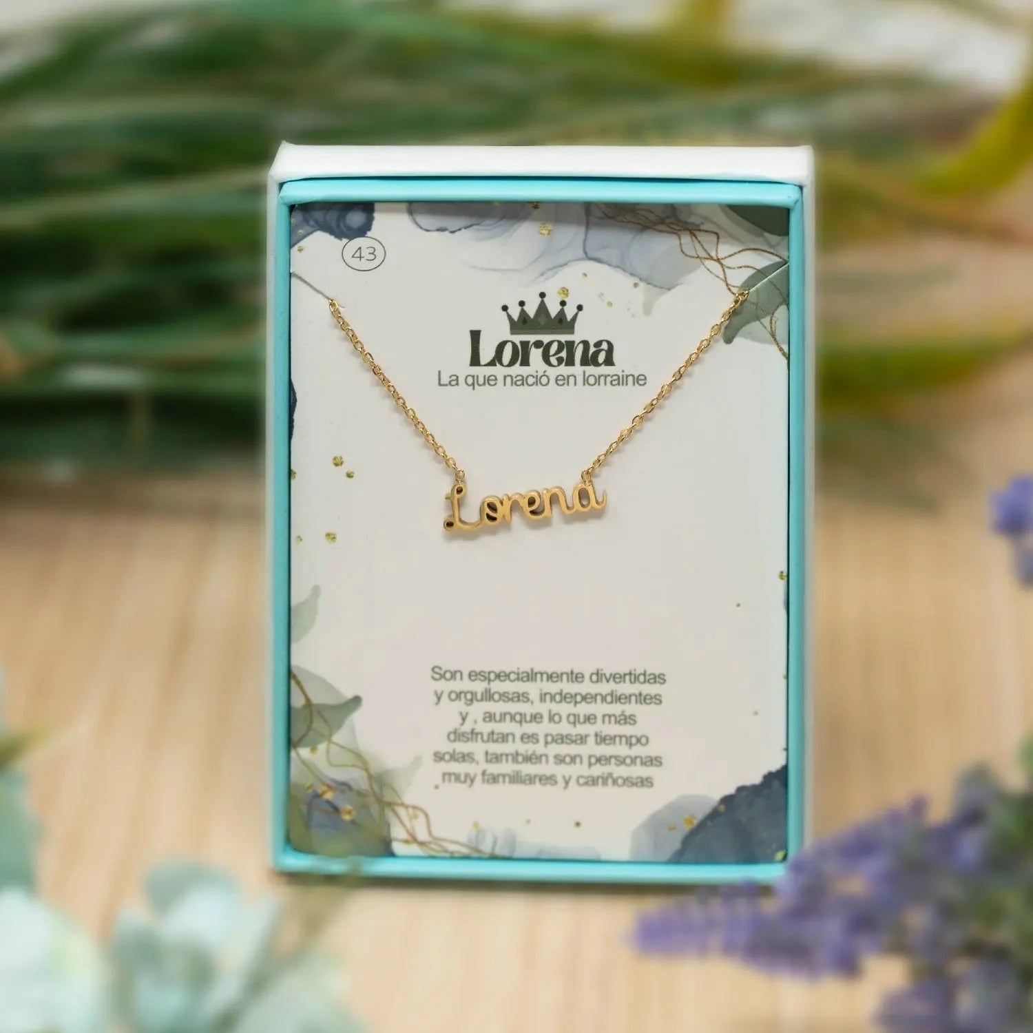 Collar Edición Nombre "lorena" - Símbolo de Victoria Bañada en Oro 14K detalle