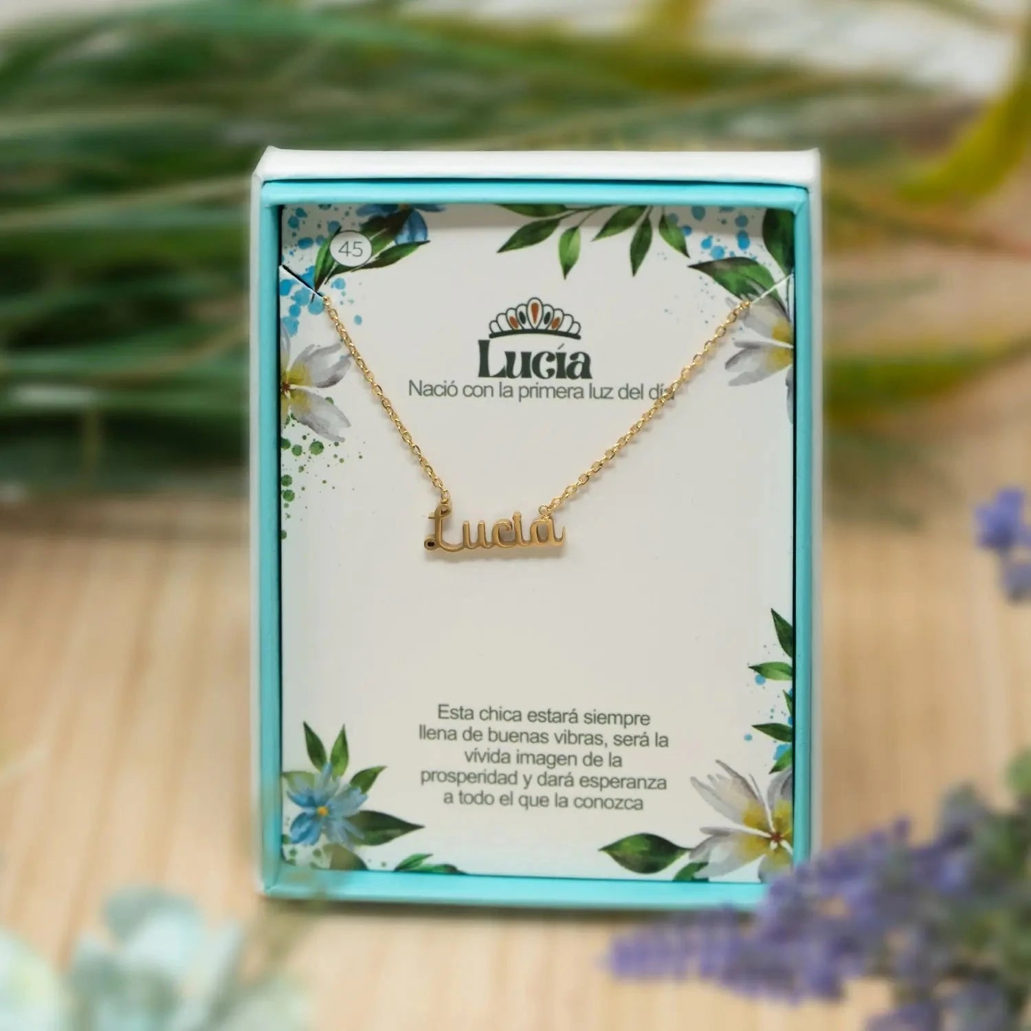 Collar Edición Nombre "lucía" - la Primera Luz Bañada en Oro 14K detalle