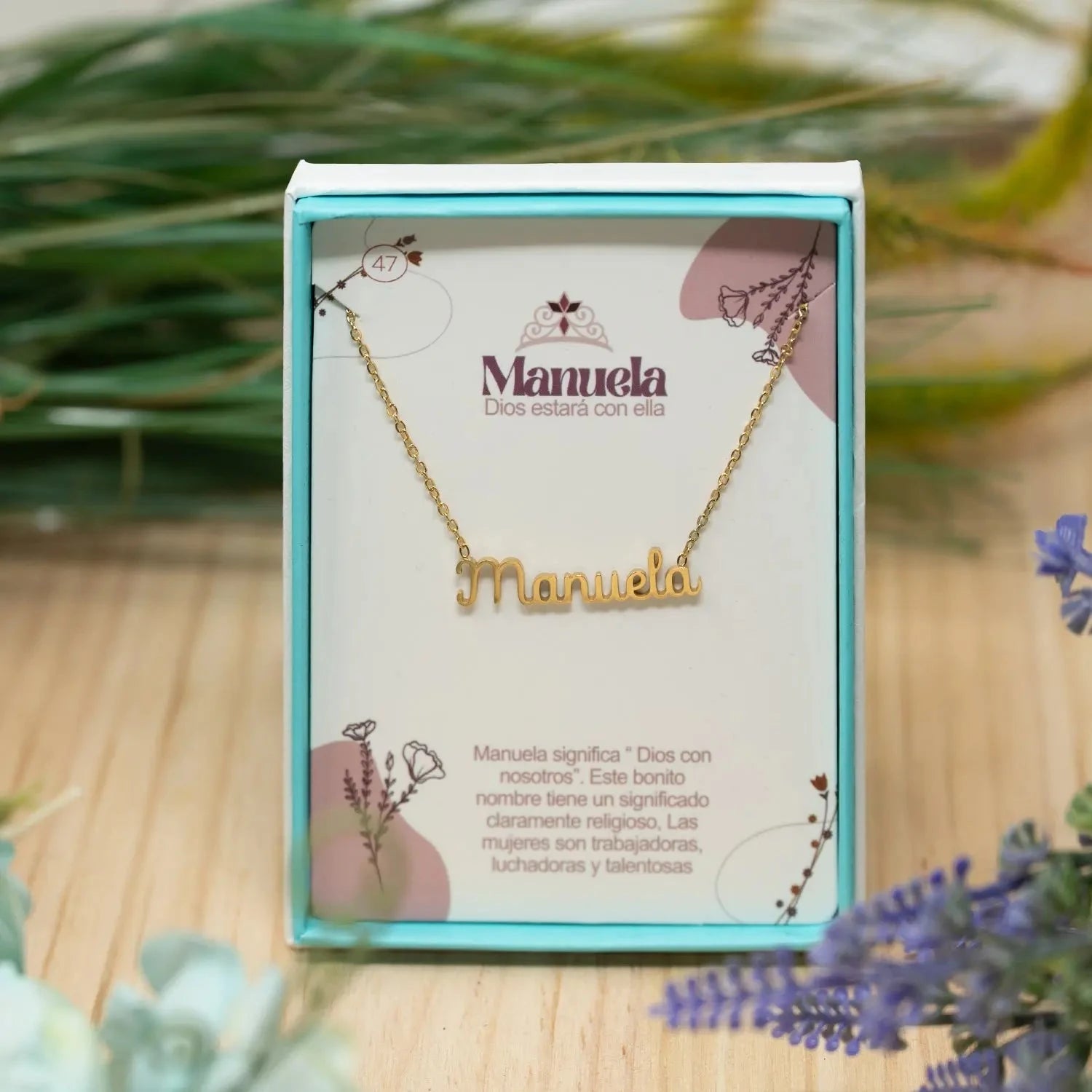 Collar Edición Nombre "manuela" - Protección Y Luz Bañada en Oro 14K detalle