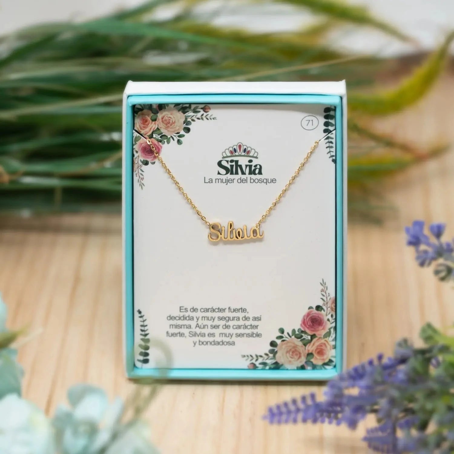 Collar Edición Nombre "silvia" - la Belleza Natural Bañada en Oro 14K detalle