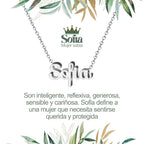 Collar con nombre Sofía en acero inoxidable plateado resistente al agua diseño moderno joya duradera.