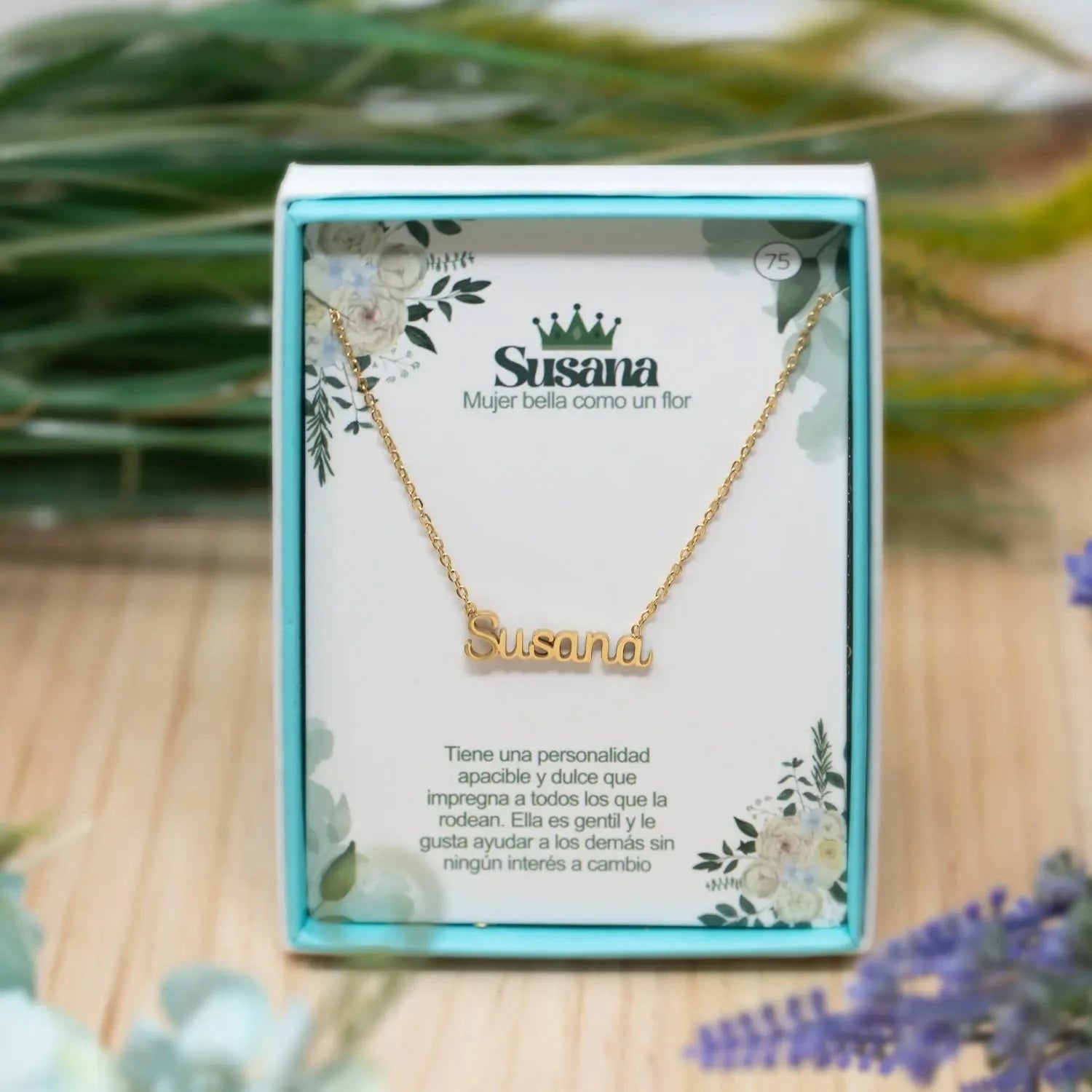 Collar Edición Nombre "susana" - la Belleza del Lirio Bañada en Oro 14K detalle