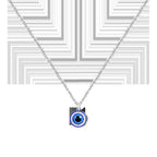 Collar de acero inoxidable plateado con colgante circular de ojo turco azul y cerco de cristales blancos brillantes.