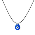 Collar de acero inoxidable plateado con colgante en forma de ojo y cristales brillantes.