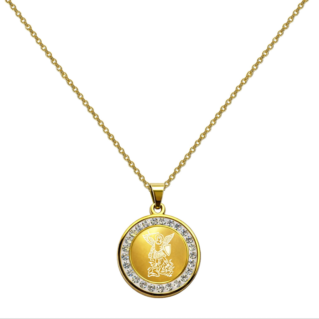 Medalla religiosa de San Miguel Arcángel dorada con circonitas en diseño devocional
