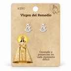 Par de pendientes Virgen del Remedio de color plateado sobre su tarjeta