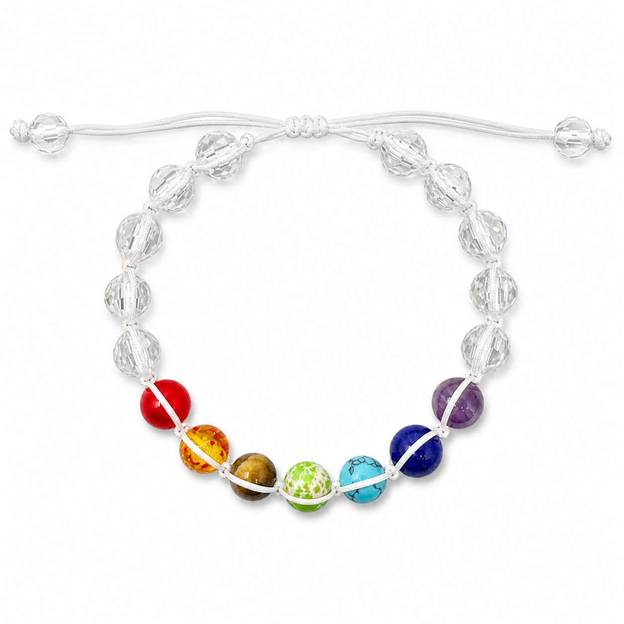 Pulsera de 7 chakras con hilo trenzado blanco sobre fondo blanco