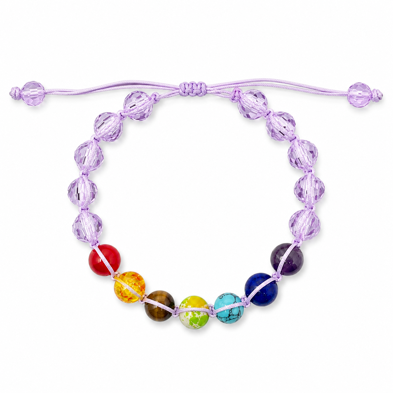 Pulsera de 7 chakras con hilo trenzado lila sobre fondo blanco