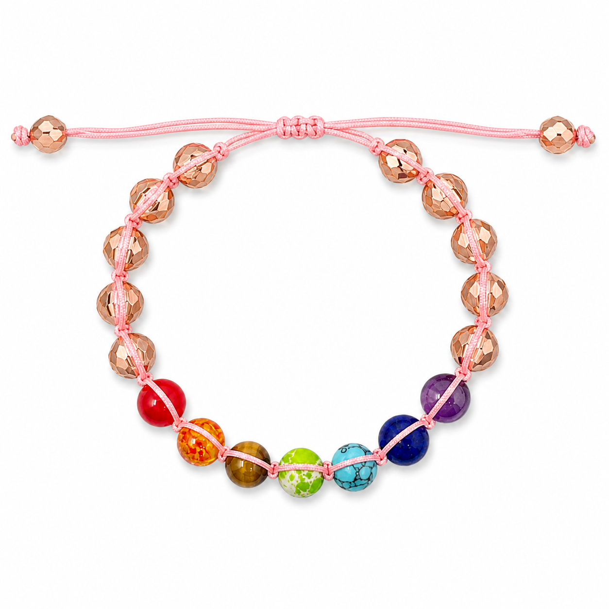Pulsera de 7 chakras con hilo trenzado rosa claro sobre fondo blanco