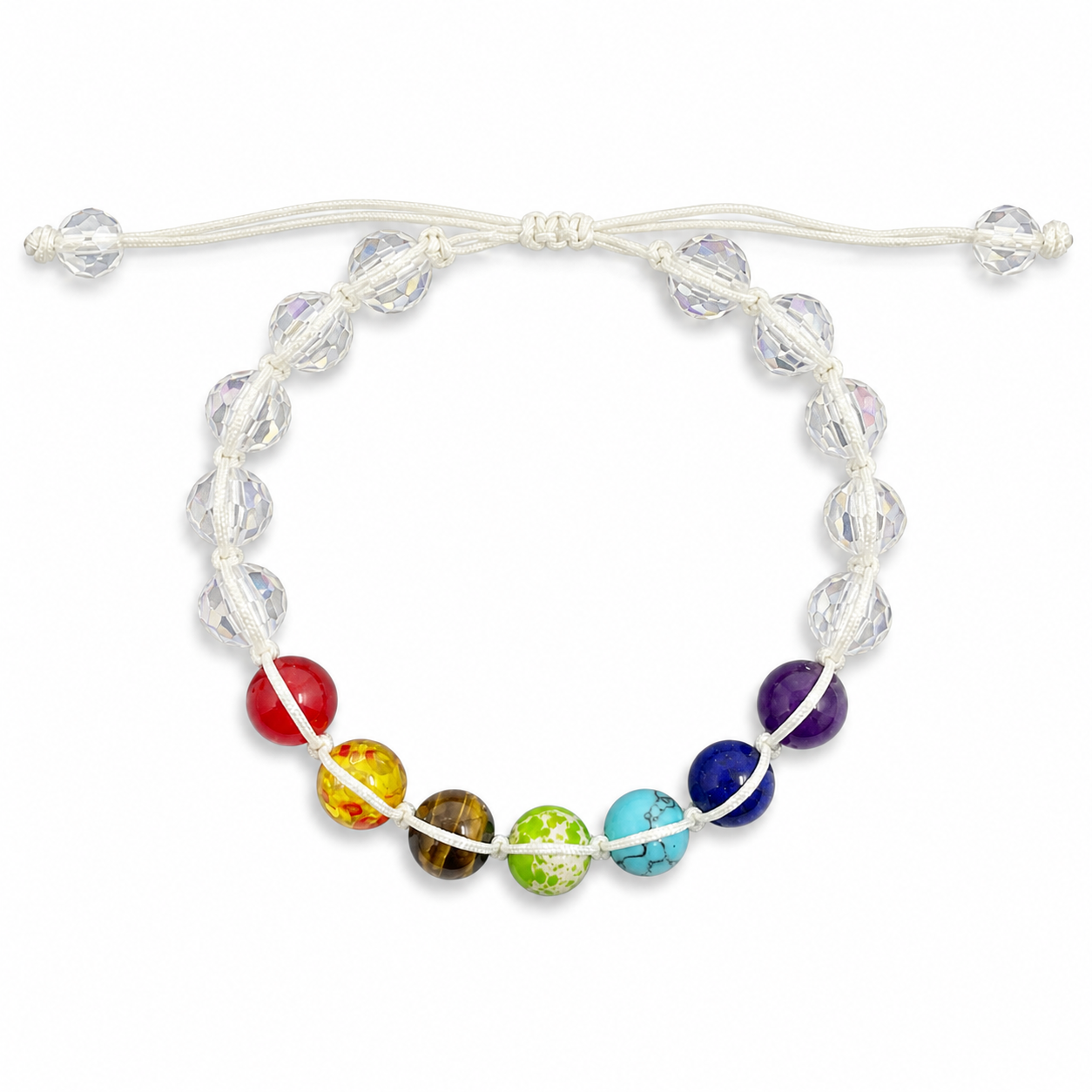Pulsera de 7 chakras con hilo trenzado transparente sobre fondo blanco