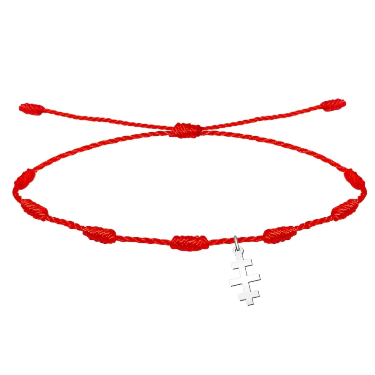 Pulsera de hilo rojo entrelazado con nudos y colgante de Cruz de las Catacumbas en acabado plateado.