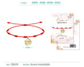 Pulsera roja de 7 nudos con colgante circular de ojo turco calado en acero inoxidable dorado y cordón ajustable.
