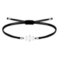 Pulsera de hilo negro ajustable con Cruz de las Catacumbas central en acero plateado y detalles de esferas metálicas.