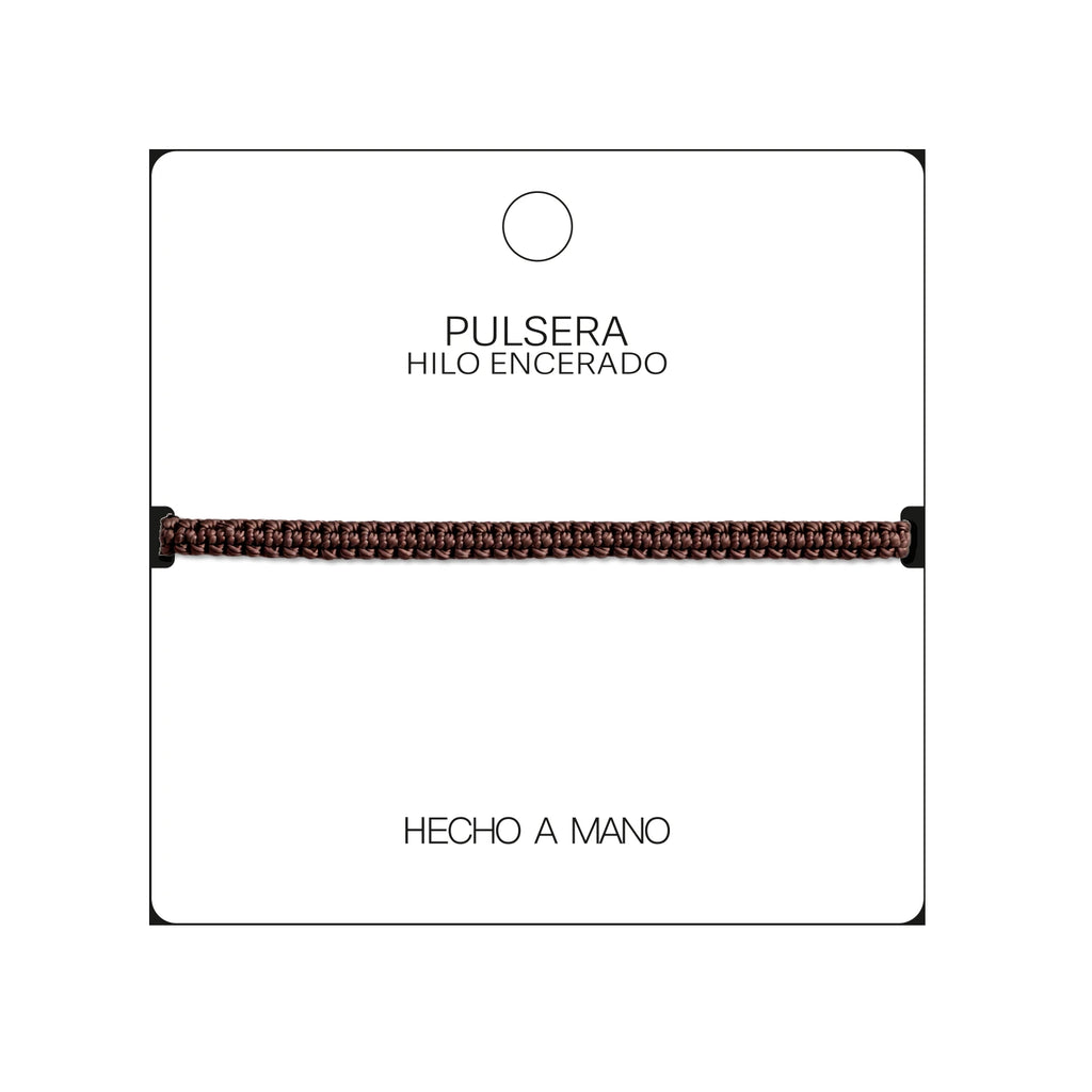 Pulsera Esencia Hilo Trenzado Marrón Oscuro Ajustable detalle