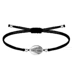 Pulsera de hilo encerado negro con medalla ovalada de la Virgen del Rocío en acero plateado y cuentas laterales