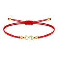 Pulsera de hilo rojo ajustable con silueta de la Virgen de Covadonga en acero dorado