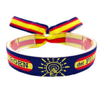 Pulsera de tela azul oscuro estilo Policía Nacional con la Virgen del Pilar y bandera de España bordada. Ajustable con nudos.