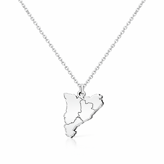 Colgante plateado con mapa de Cataluña en cadena fina