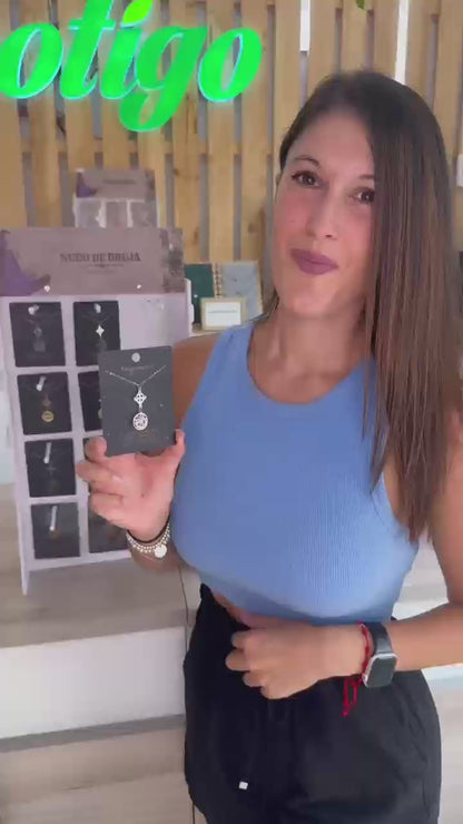 Colgante Medalla de Tetragrámaton: Circonitas y Acero Dorado