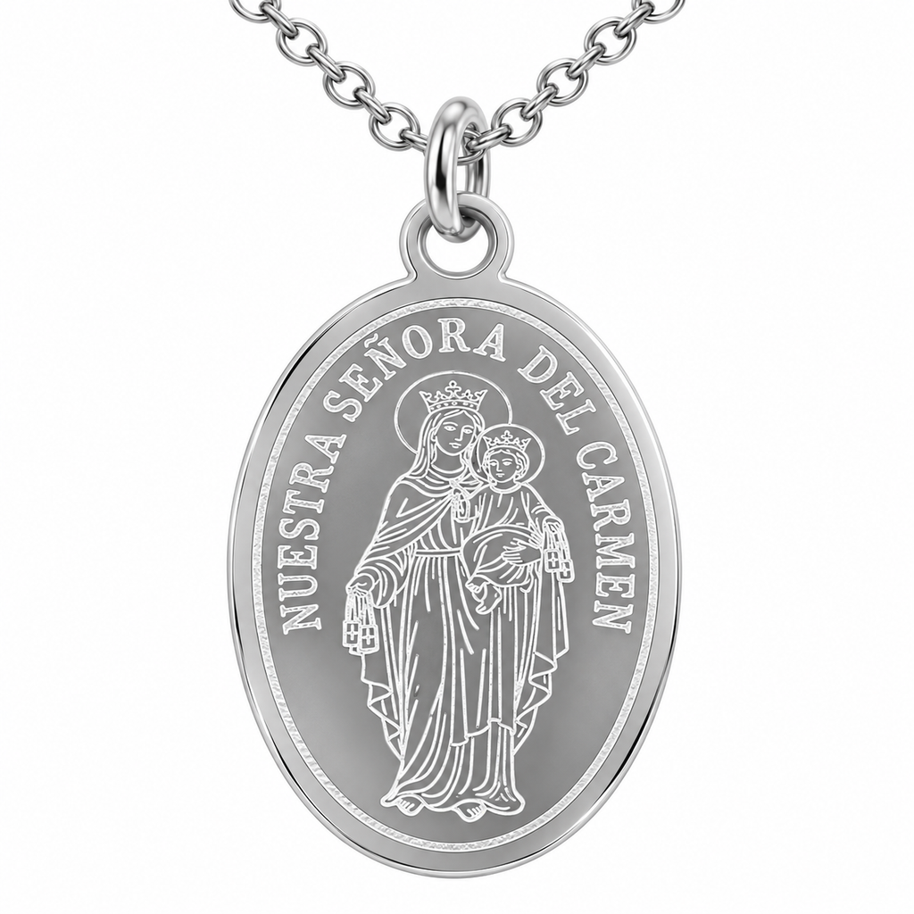 Collar Virgen del Carmen plateado, detalle del motivo y las uniones